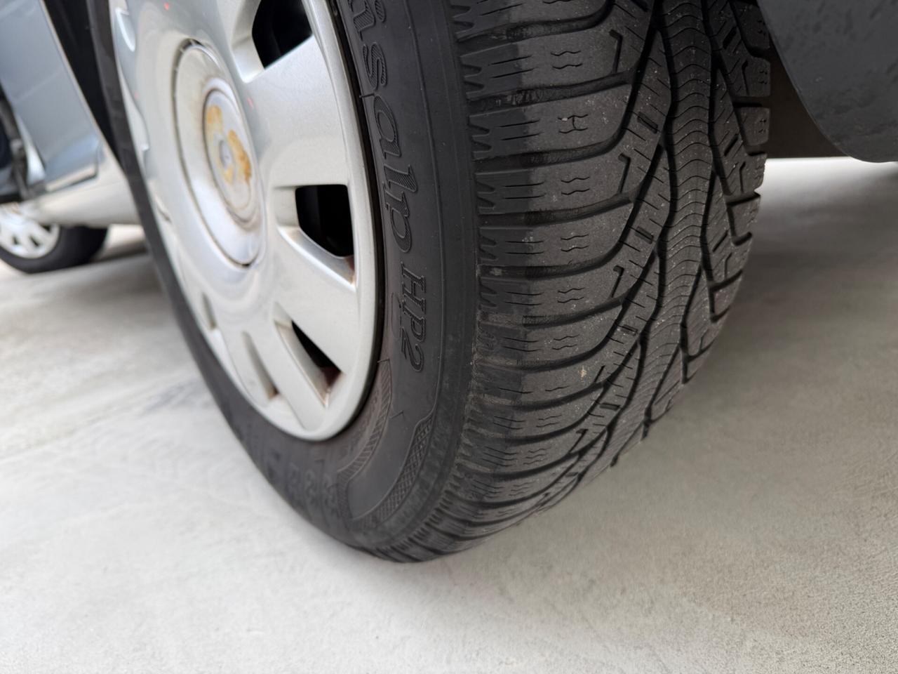 VW GOLF 1.6 BENZINA EURO4 UNI PROP NEOPATENTATI