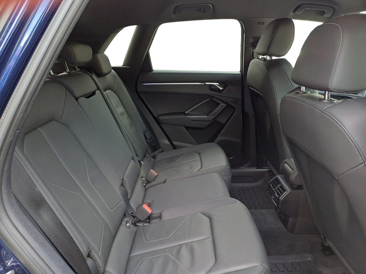 Audi Q3 35 2.0 tdi identity black s-tronic