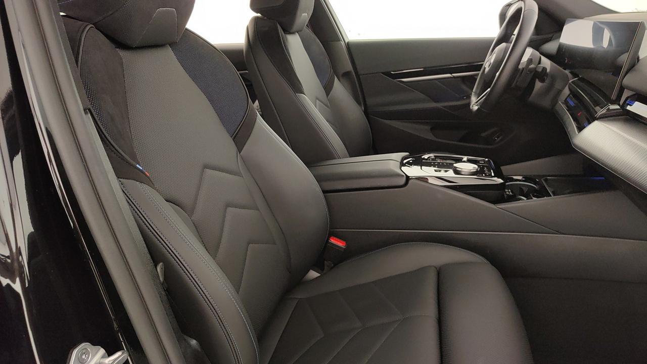 BMW Serie 5 G61 2024 Touring - 520d Touring 48V xdrive MSport auto