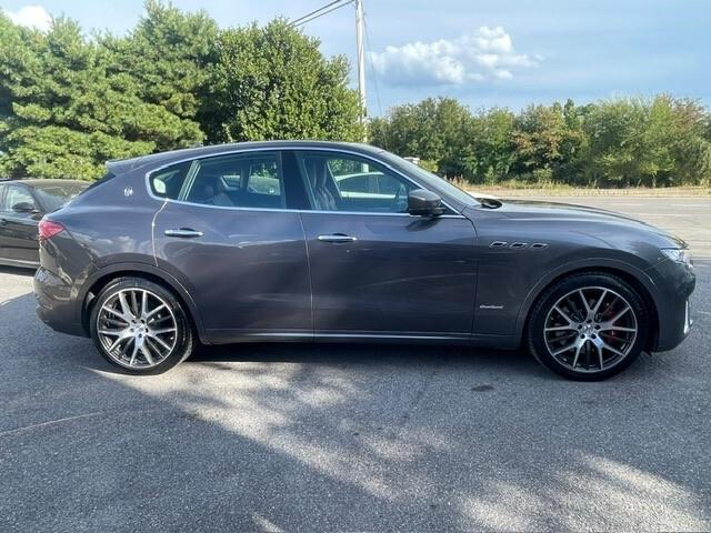 Maserati Levante s q4 430cv