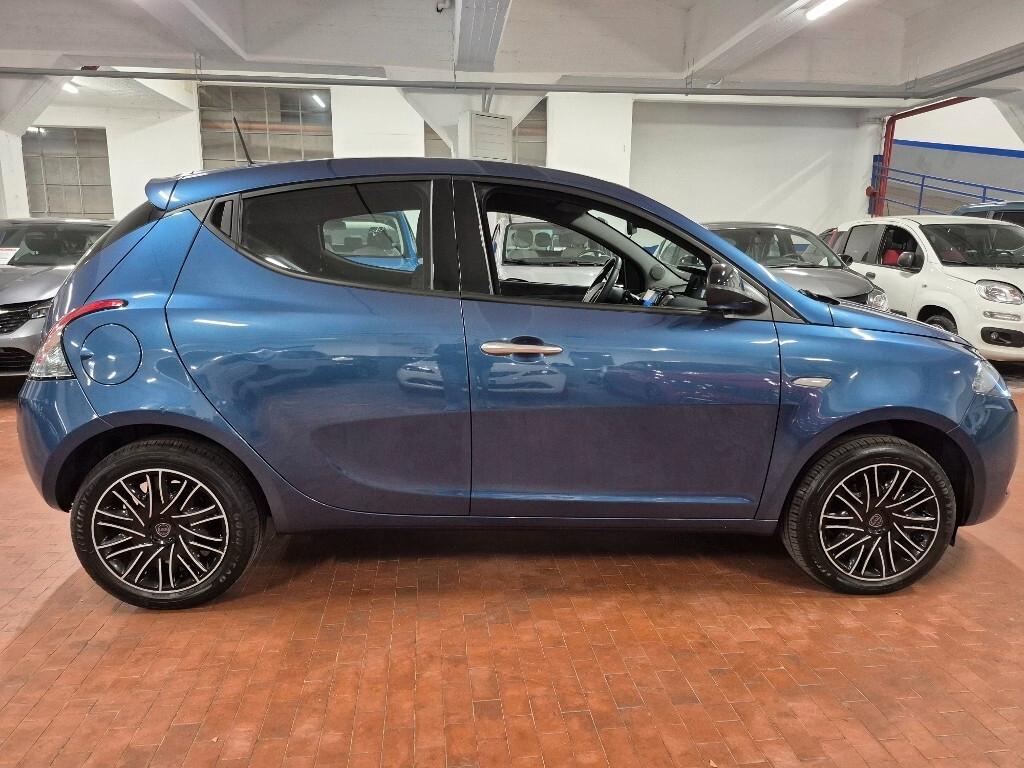 Lancia Ypsilon 1.0 FireFly 5 porte S&S Hybrid Gold