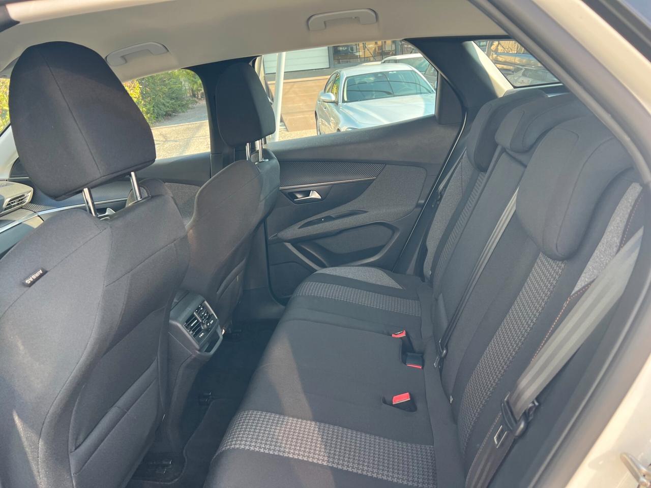 Peugeot 3008 BlueHDi 130 S&S Active Business