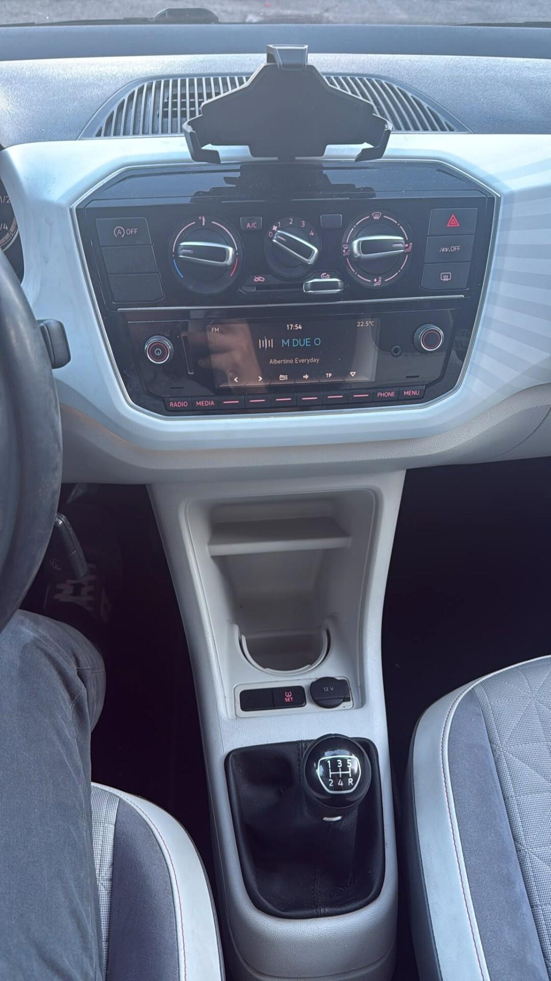 Volkswagen up! 1.0 5p. beats BlueMotion Technology