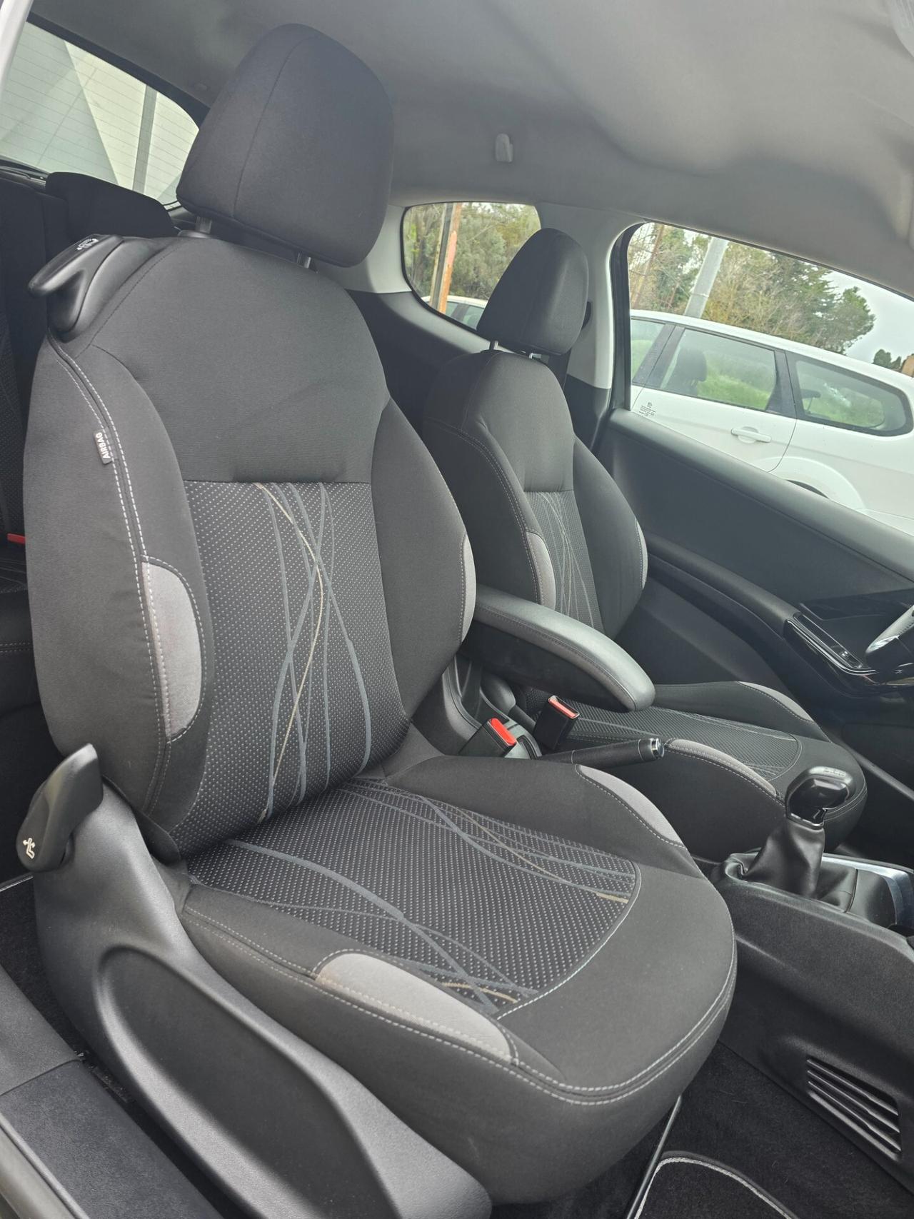 Peugeot 208 1.4 HDi 68 CV 3 porte Allure