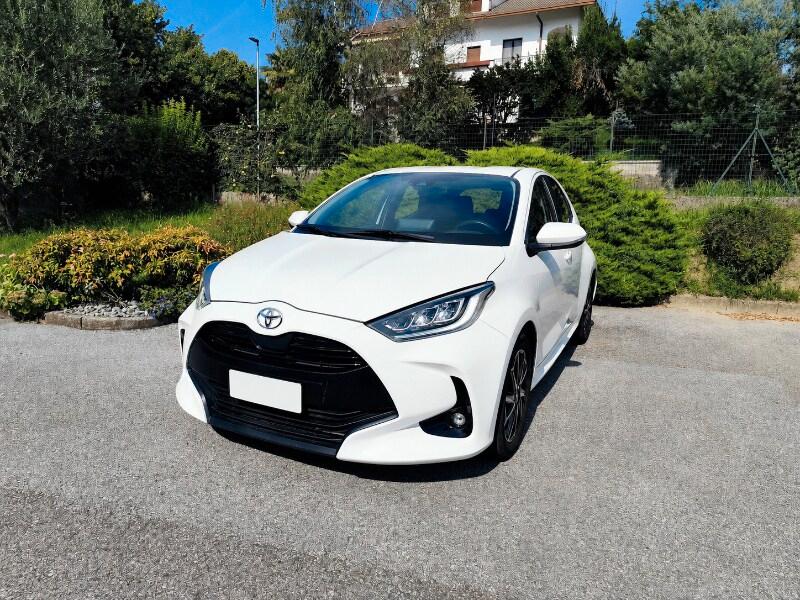TOYOTA Yaris 4ª serie Yaris 1.0 5 porte Trend