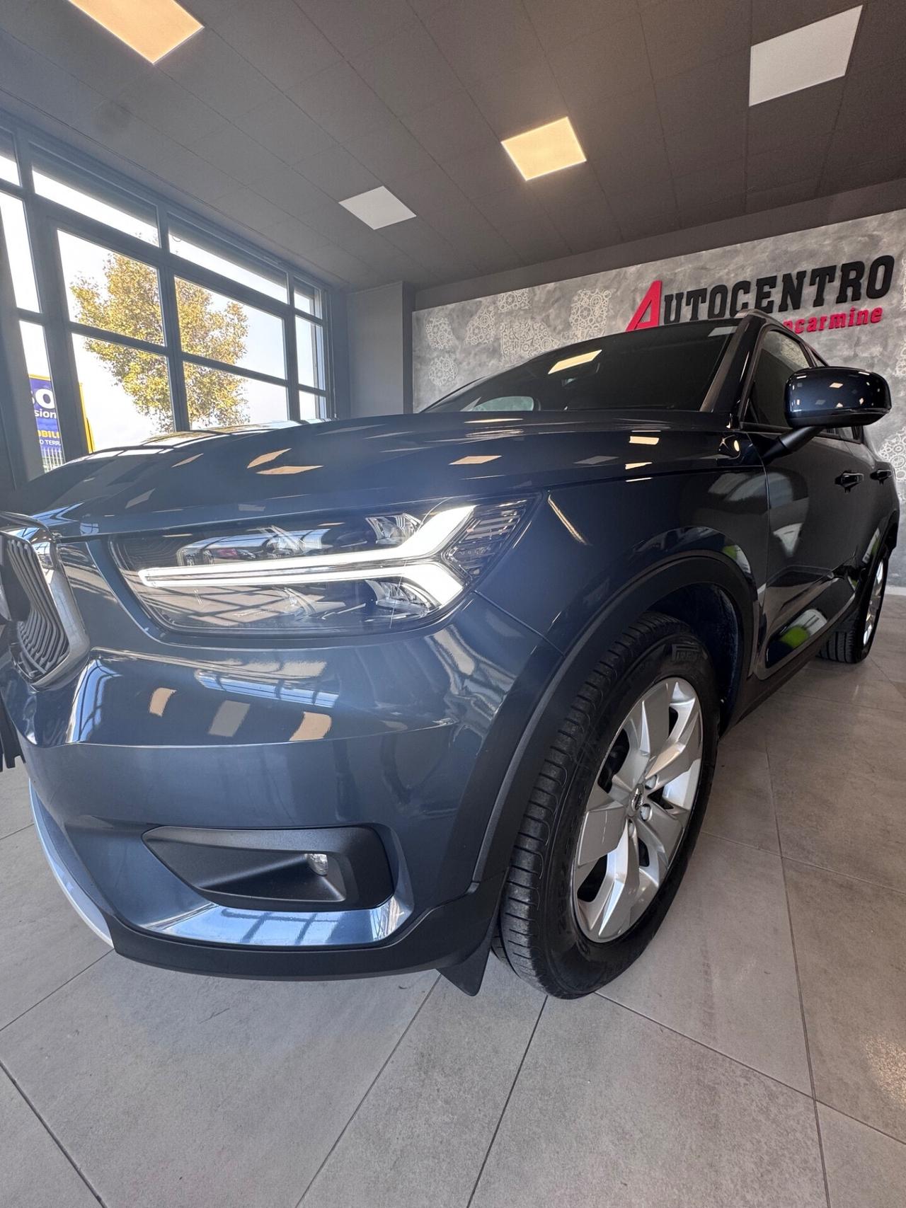VOLVO XC40 D3 R DESIGN MOMENTUM MY2020