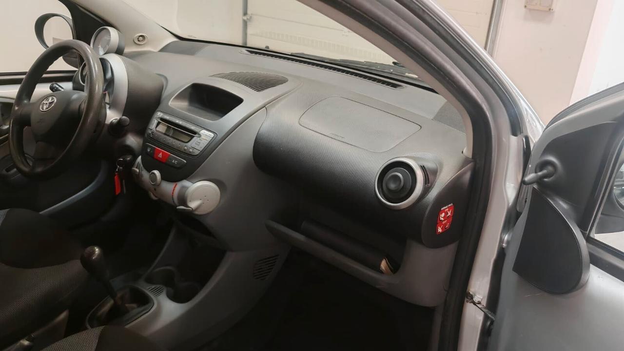 Toyota Aygo 1.0 12V VVT-i 5P Sol