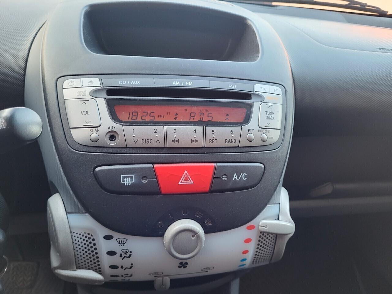 Toyota Aygo 1.0 12V VVT-i 5 porte 04/2011KM 103000
