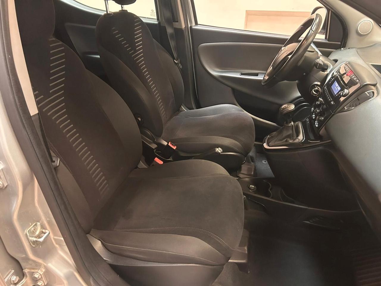 Lancia Ypsilon 1.2 69 CV 5 porte S&S Platinum