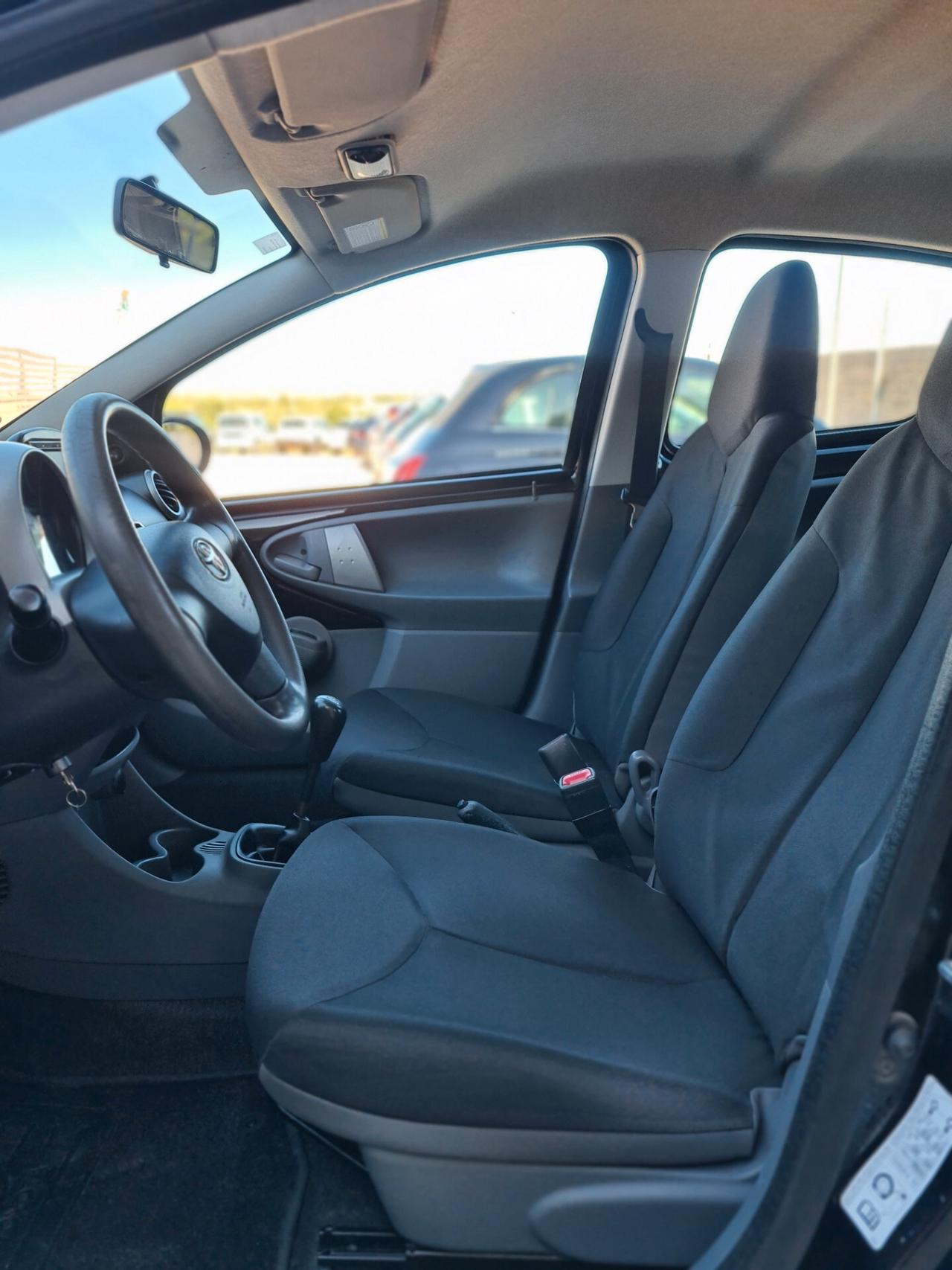 Toyota Aygo 1.0 12V VVT-i 5 porte Deep Ocean Connect
