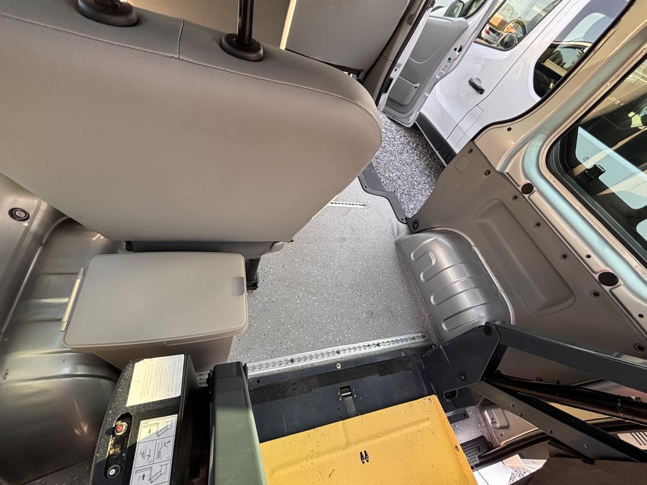 nissan primastar 7 posti trasporto 2 carrozzine per disabili