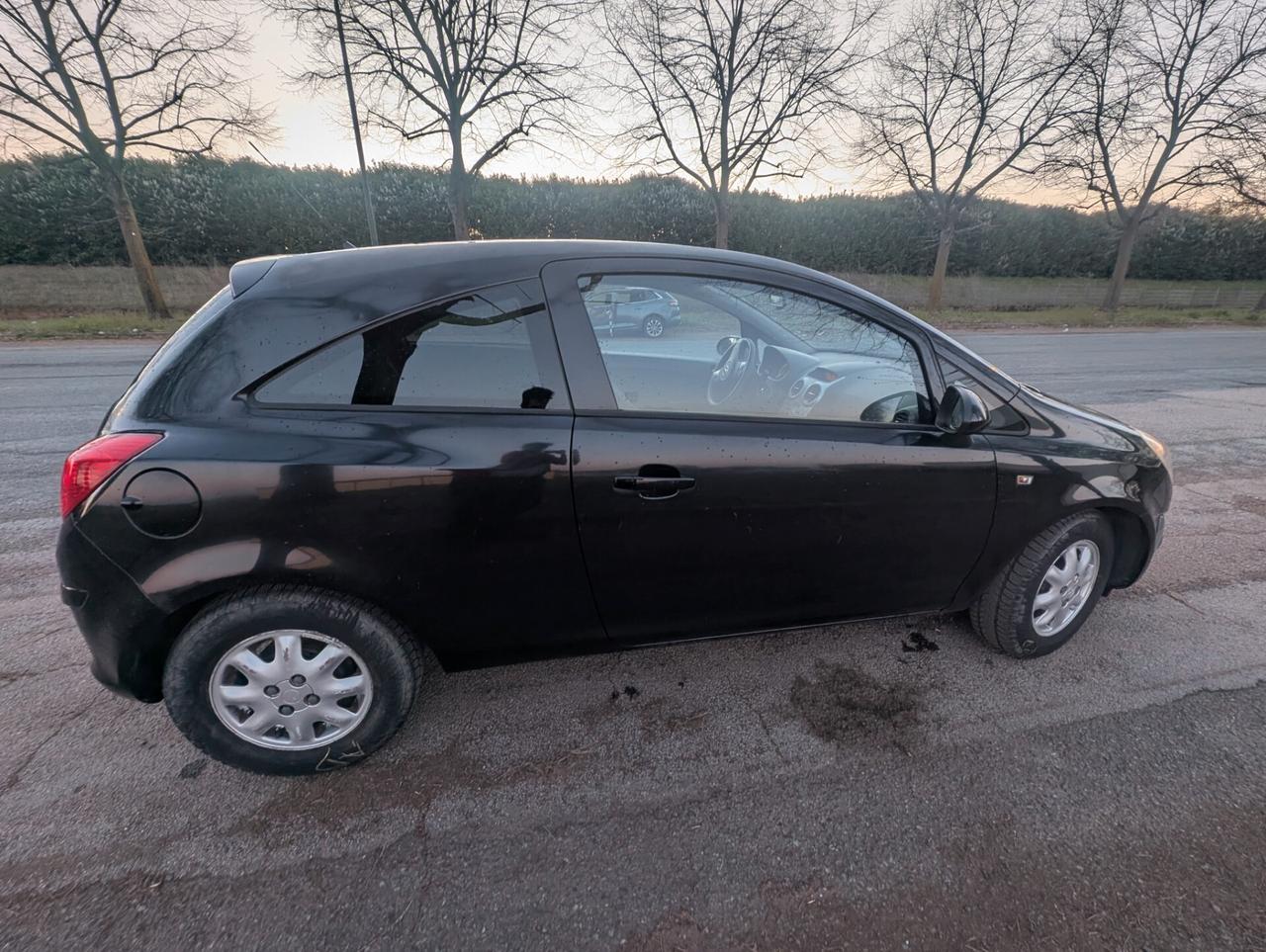 49.000km Opel Corsa 1.2 3 porte b-color