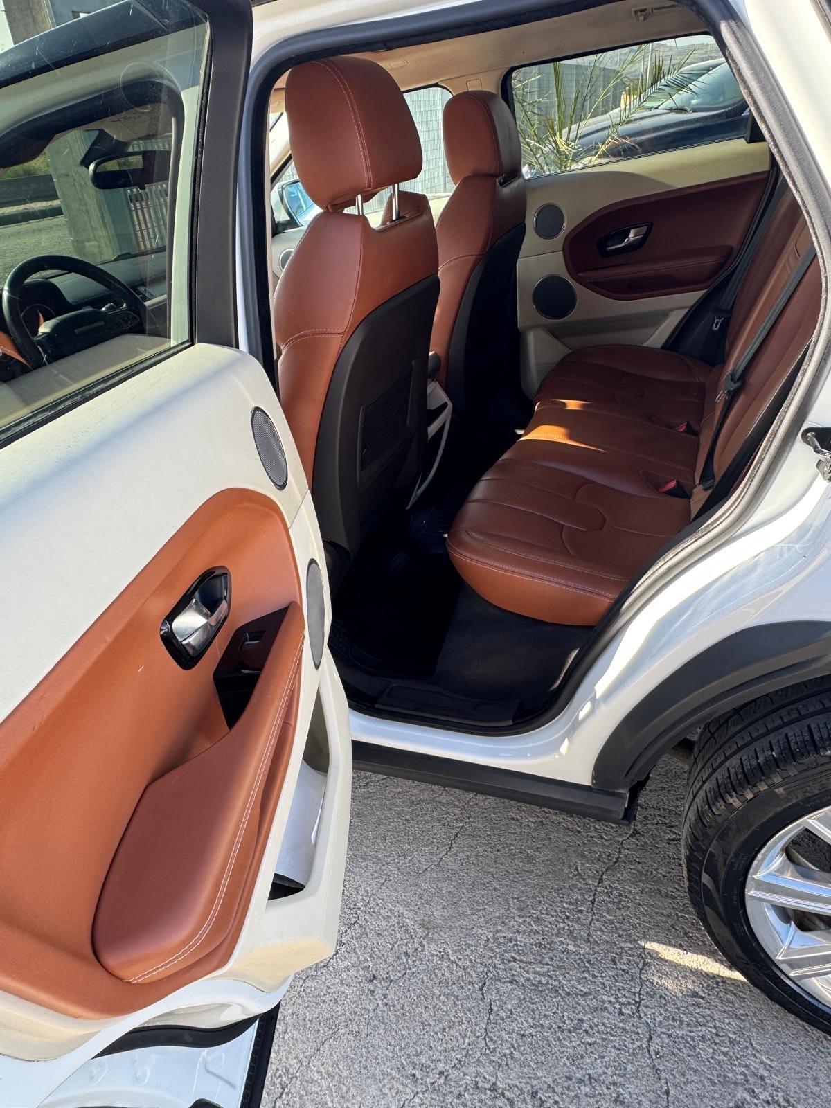 Land Rover Range Evoque 2.2 TD4 5p. Pure