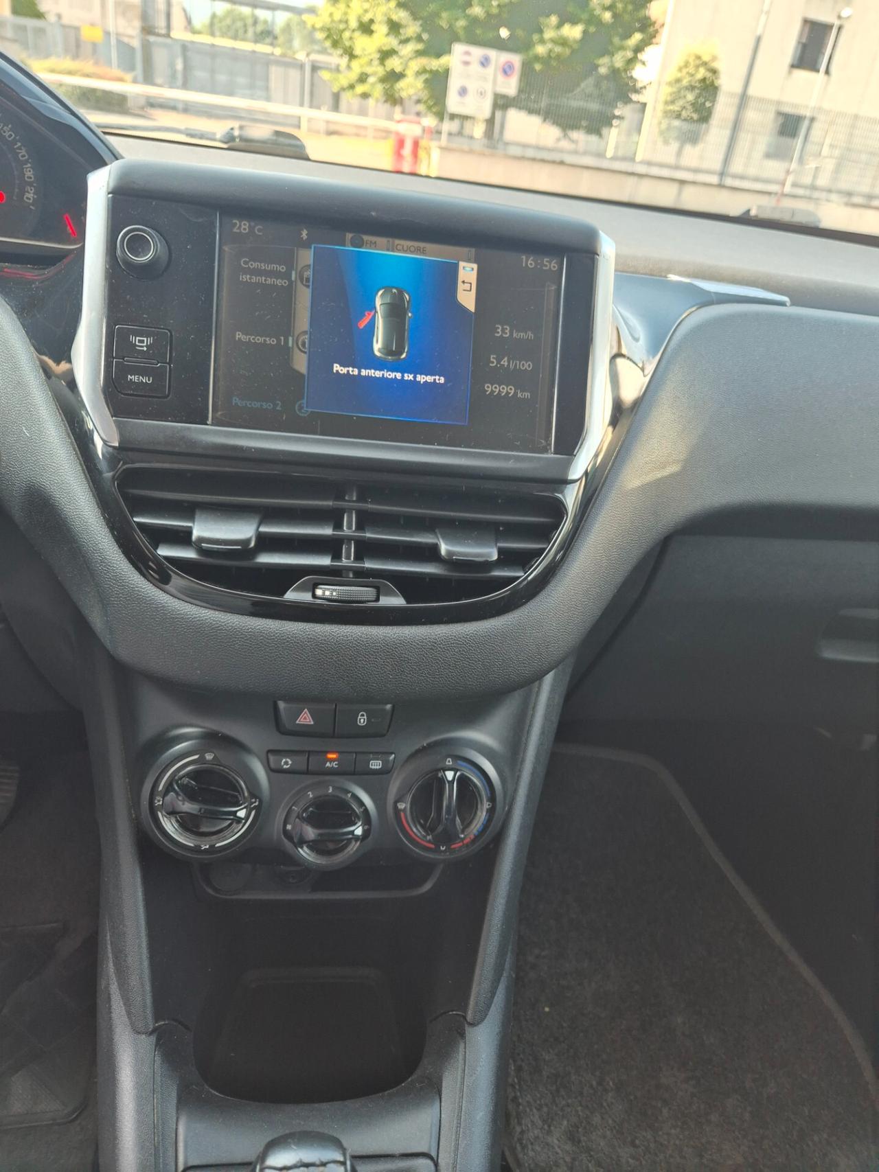 Peugeot 208 1.4 HDi 68 CV 5 porte Allure