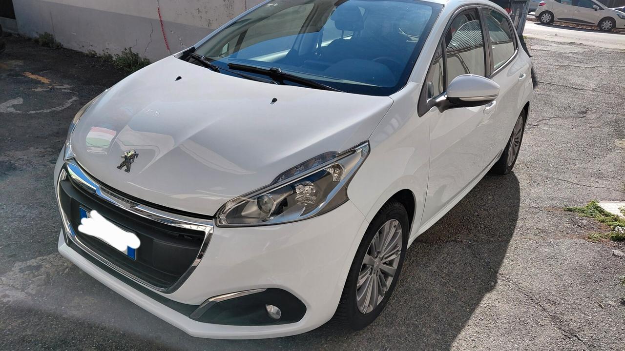 Peugeot 208 PureTech 82 5 porte Allure