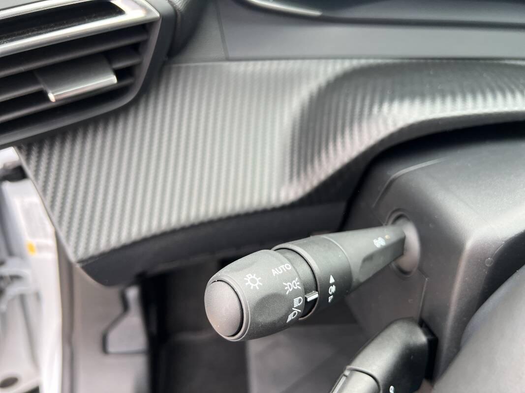 Peugeot 2008 1.2 puretech Allure s&s 100cv Con CARPLAY