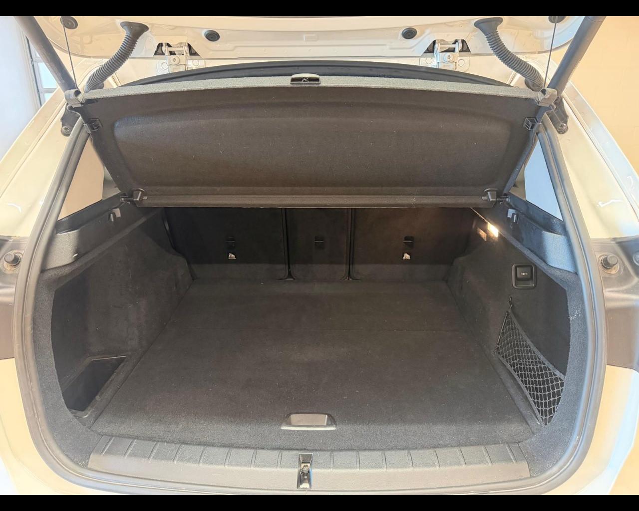 BMW X1 (F48) - X1 sDrive18d Business Advantage