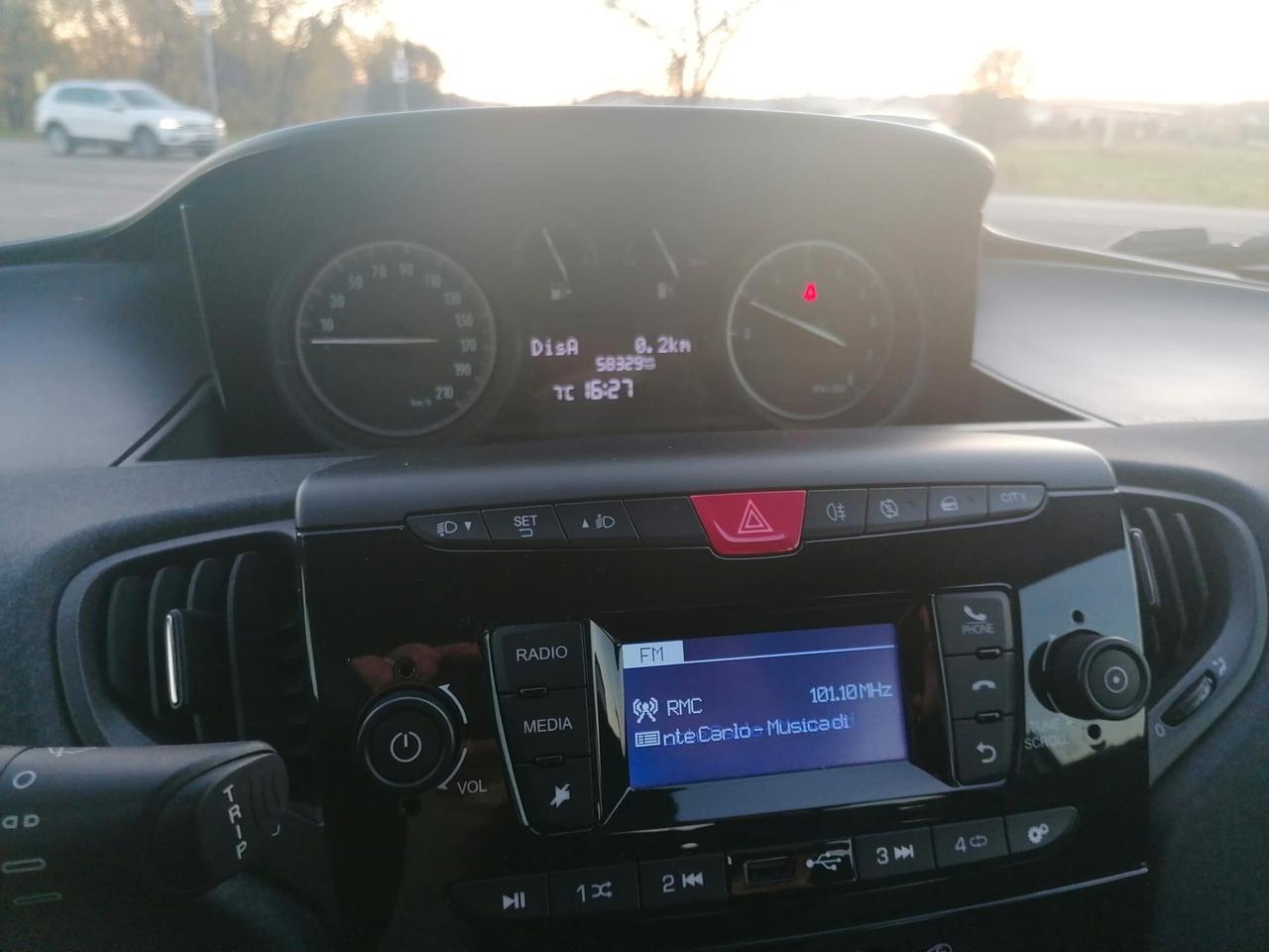 Lancia Ypsilon 1.0 FireFly 5 porte S&S Hybrid Ecochic Silver