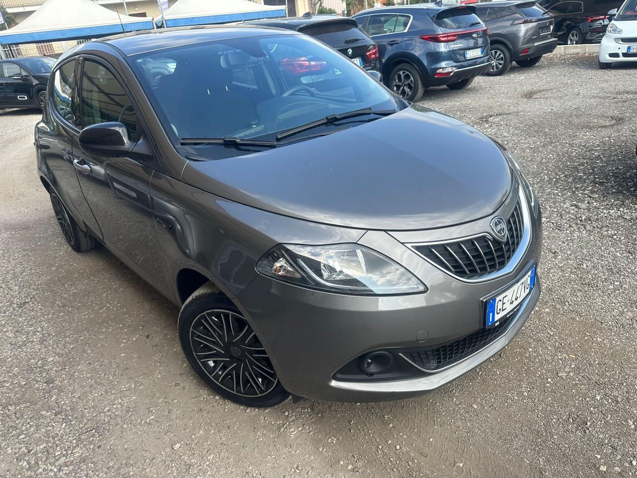 Lancia Ypsilon 1.0 FireFly 5 porte S&S Hybrid Ecochic Silver