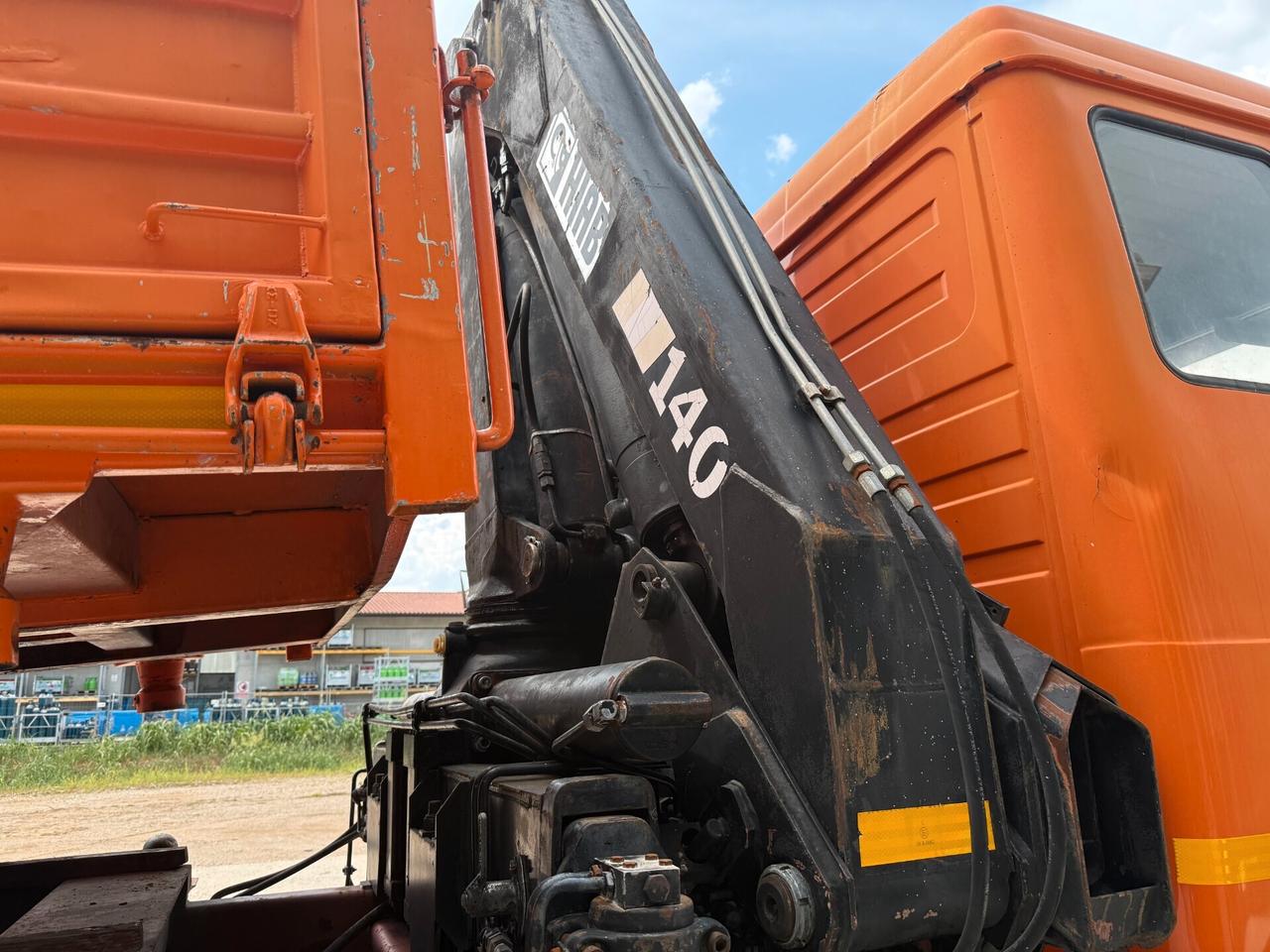 Mercedes Benz SK 1919 ribaltabile trilaterale con Gru HIAB Hidrocom 140