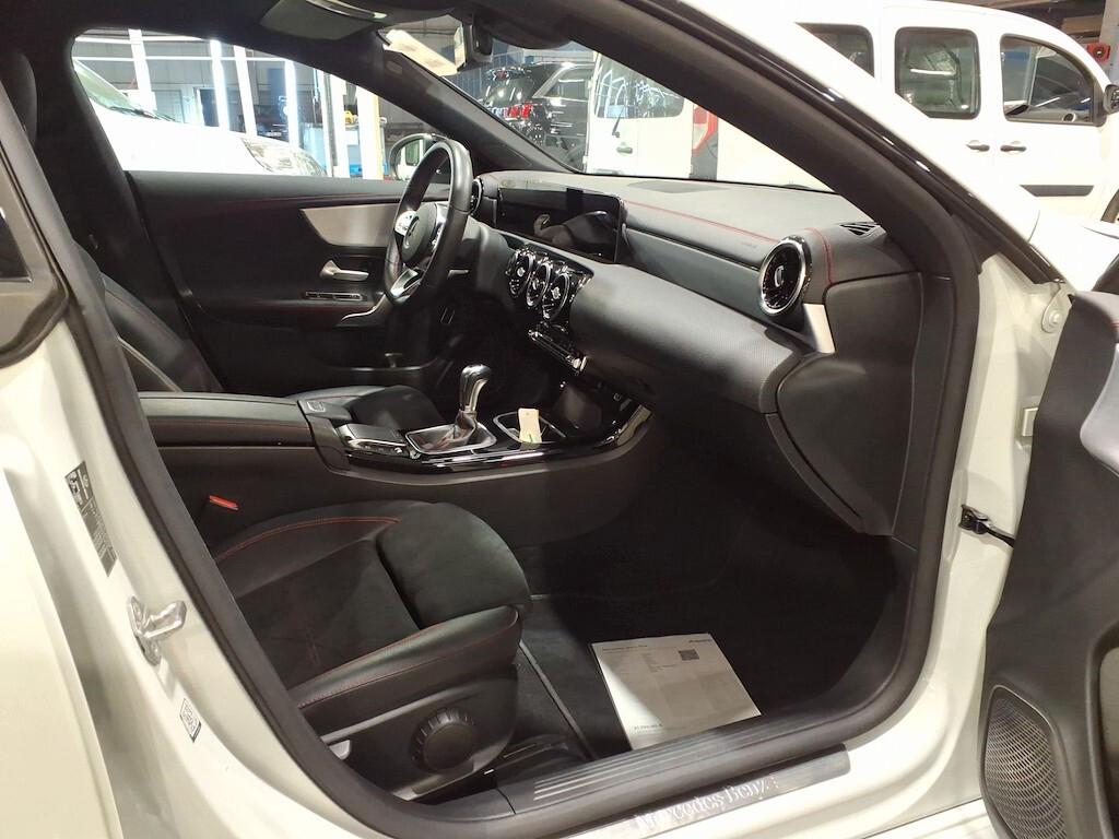 MERCEDES-BENZ CLA 180D 116CV 6M. AMG LINE ( FARI LED - CRUISE - PELLE - NAVI PREMIUM - NIGHT PACK - PARK ASSIST - CERCHI 18 - TETTO BICOLORE )