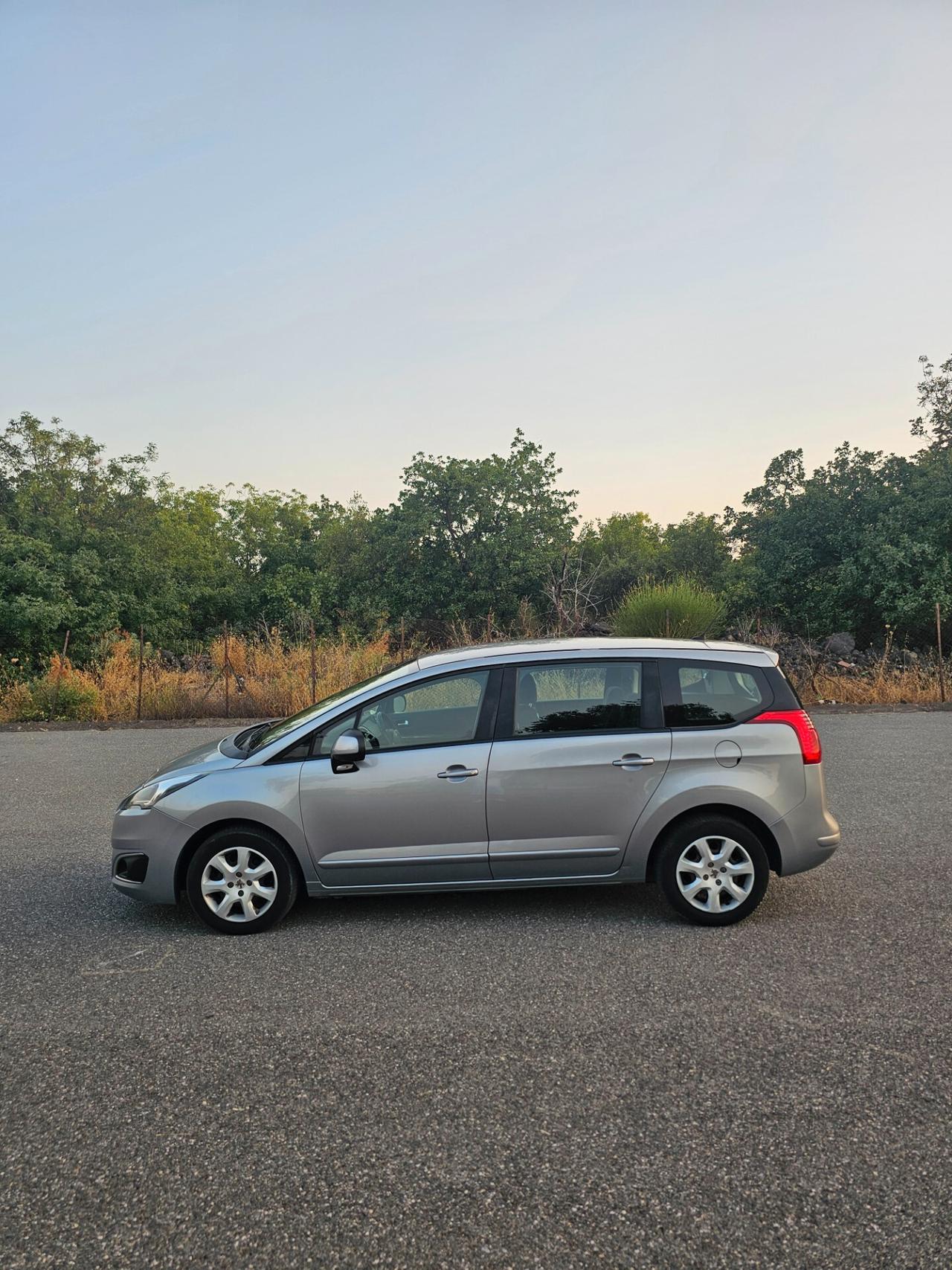 Peugeot 5008 1.6 HDi 115CV 7 posti unico proprietario
