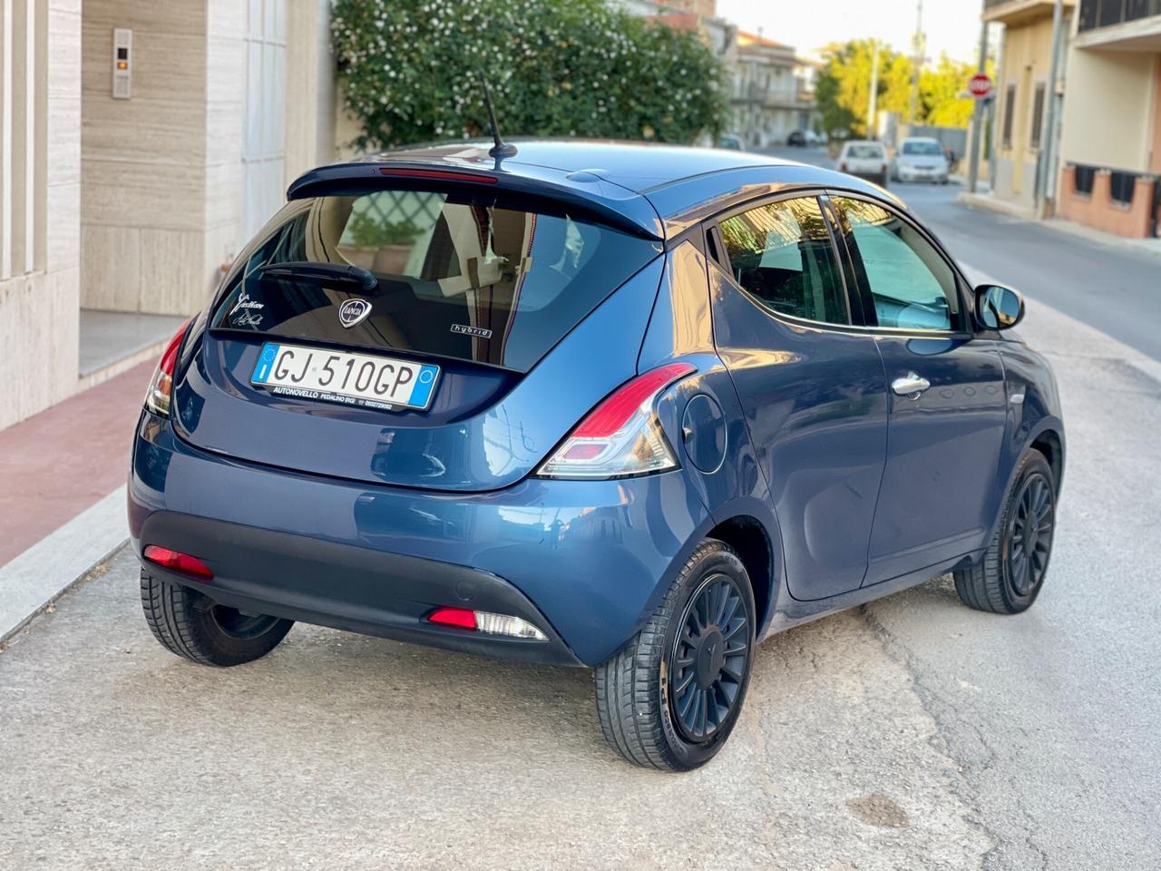 Lancia Ypsilon 1.0 FireFly 5 porte Hybrid Ecochic