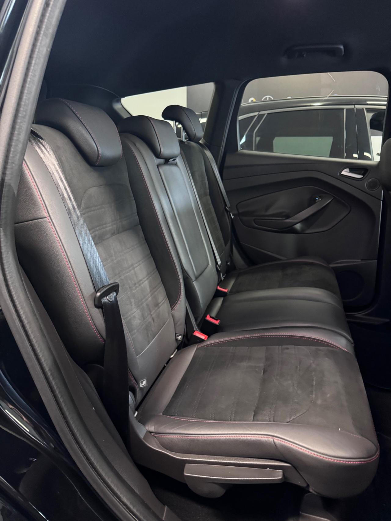 Ford Kuga 1.5 TDCI 120 CV S&S 2WD ST-Line