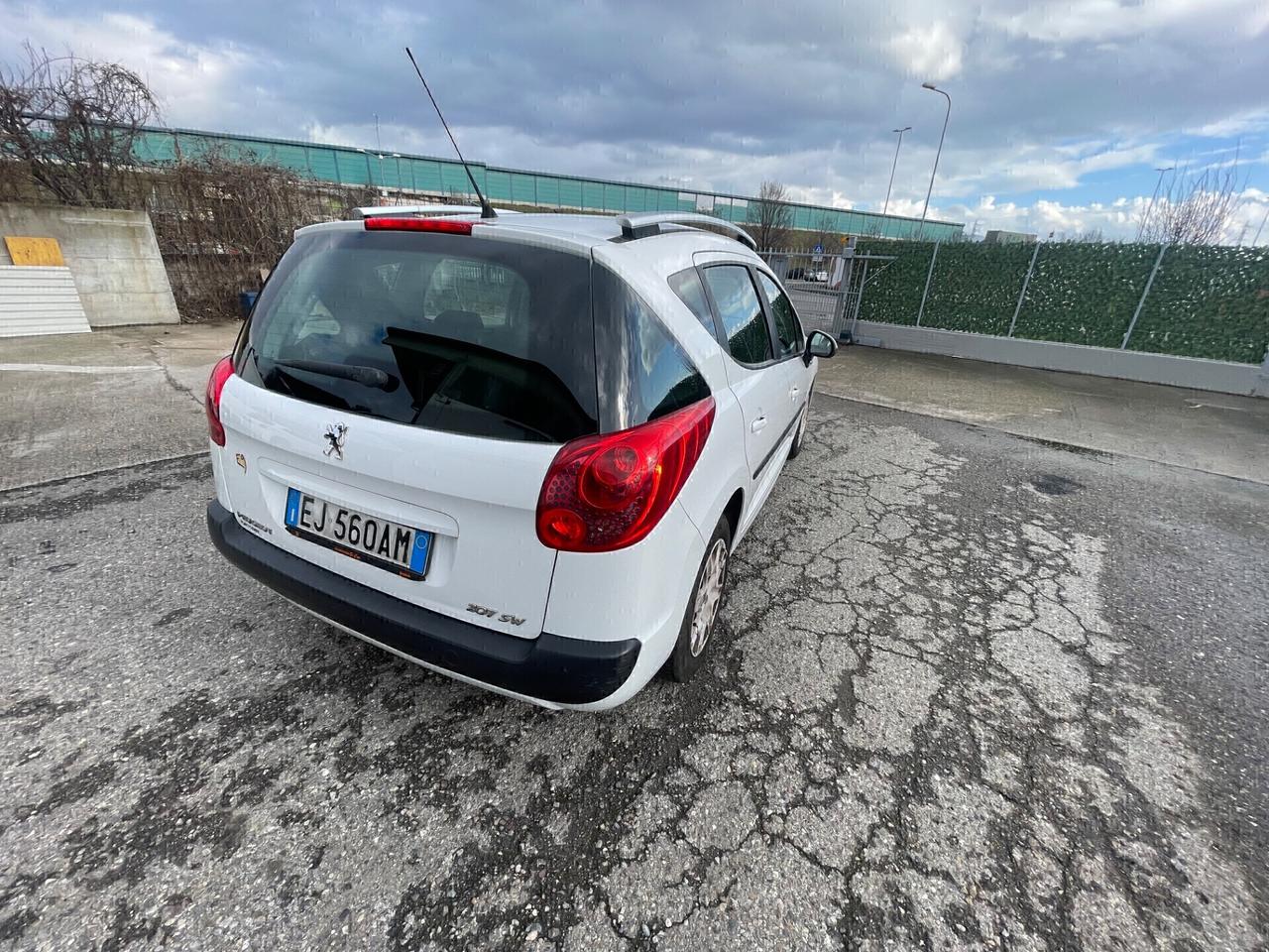 Peugeot 207 1.6 8V HDi 93CV SW Ciel Allure