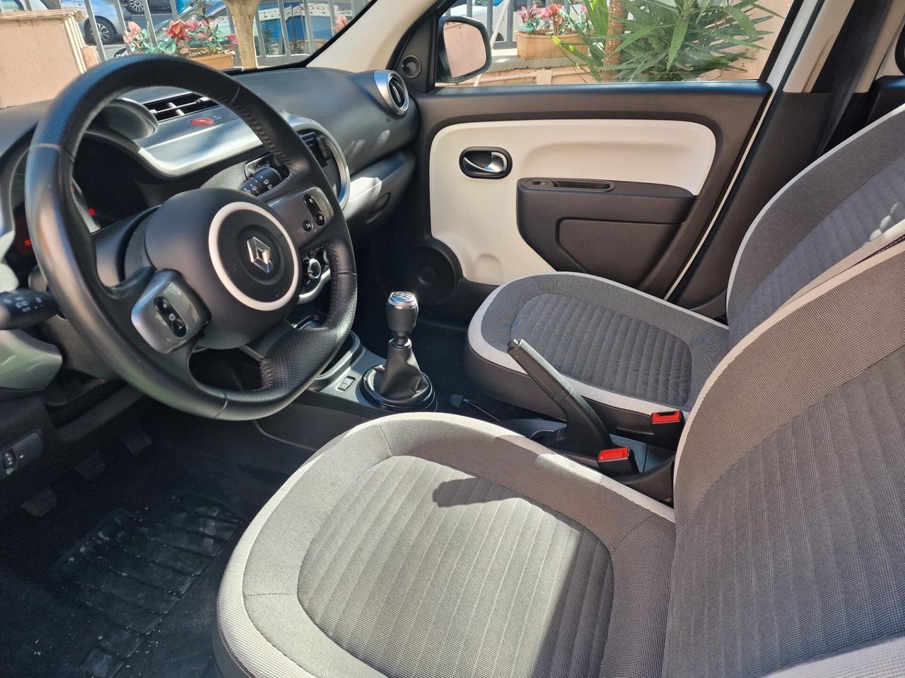 Renault Twingo SCe 65 CV Intens full