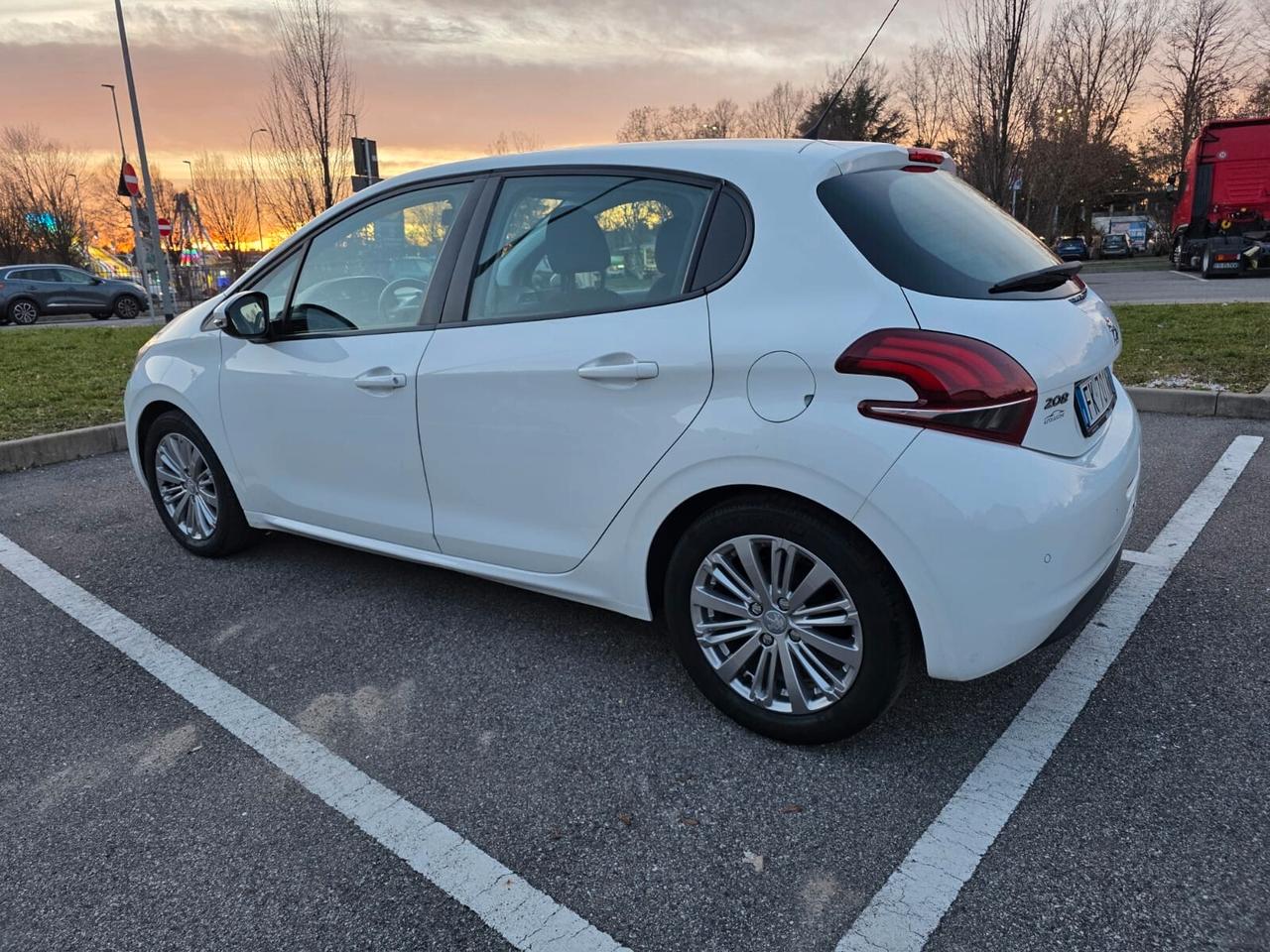 Peugeot 208 PureTech 82 5 porte Allure