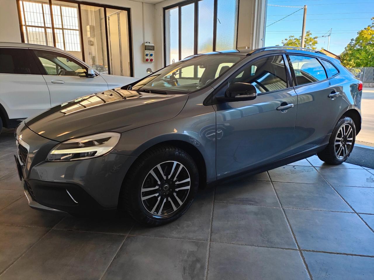 VOLVO V40 CROSS COUNTRY 2.0 D2