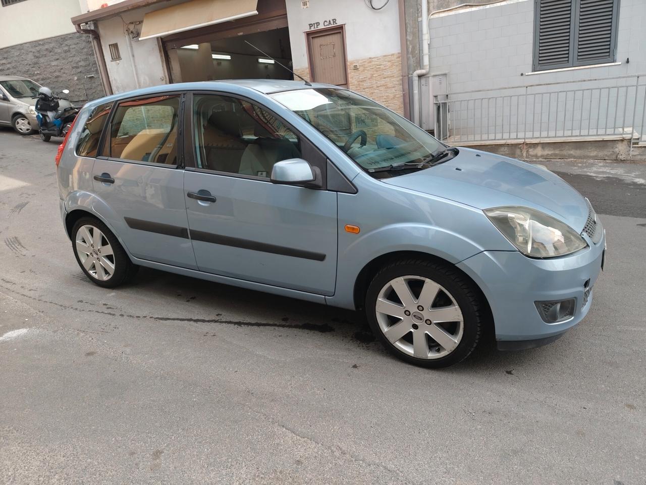 Ford Fiesta 1.2 16V 5p. Benzina