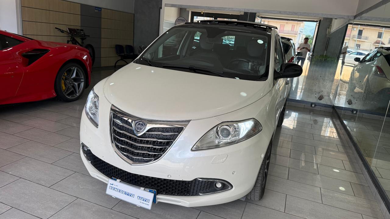 LANCIA YPSILON 1.3 MJT TETTO APRIBILE