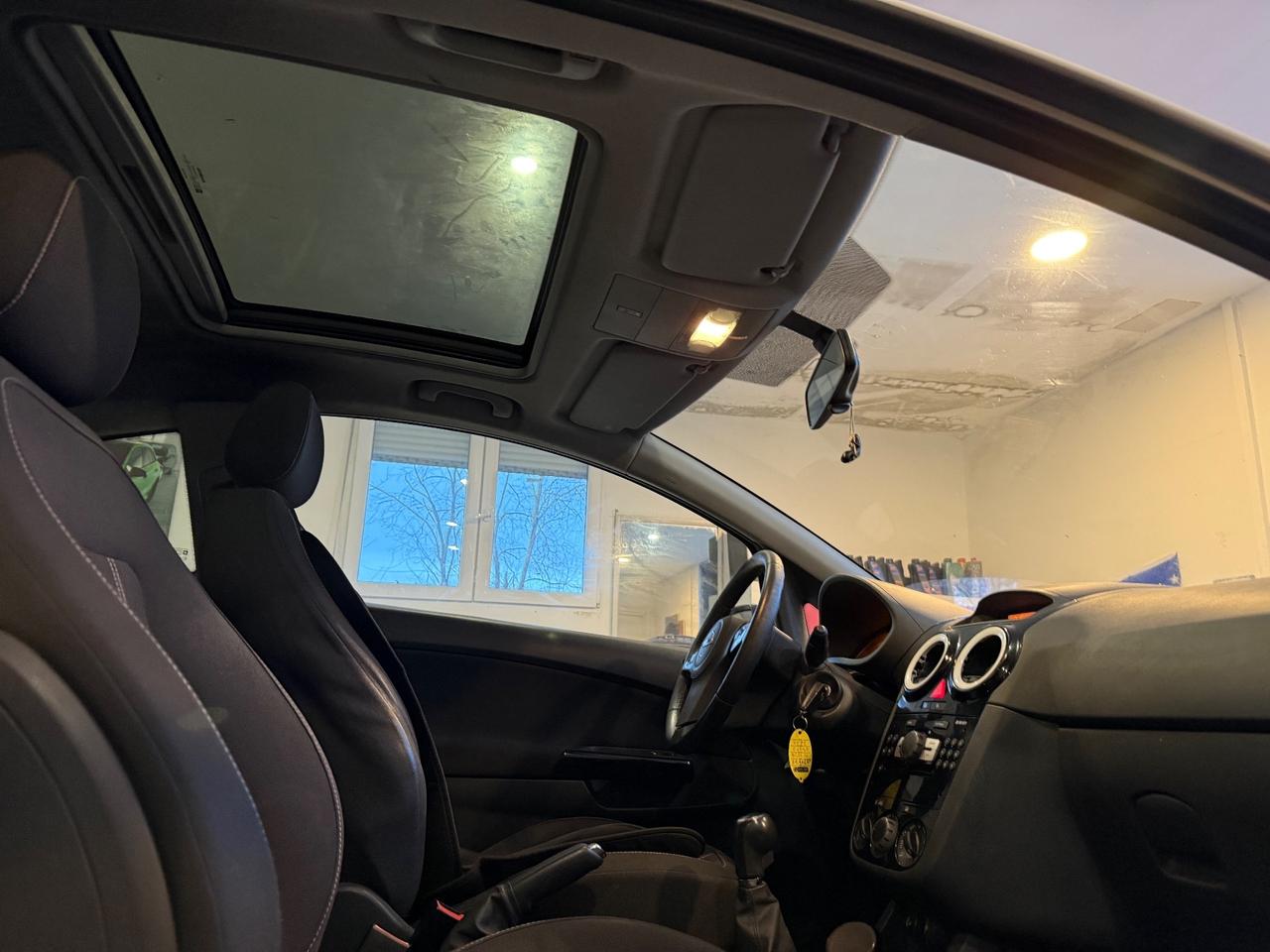 Opel Corsa 1.2 METANO BENZINA 2012