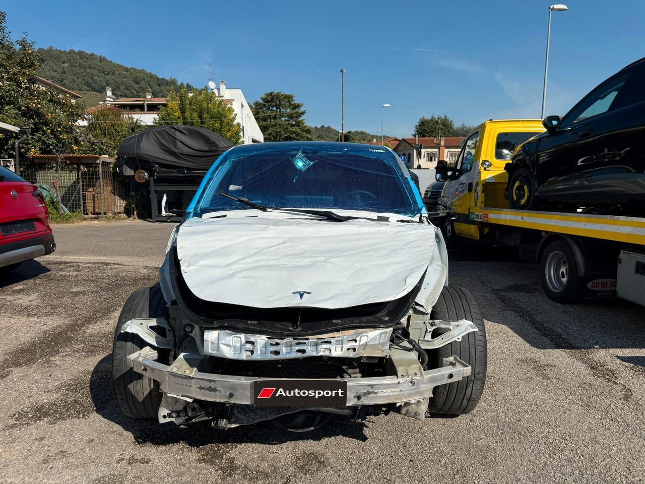 Tesla Model Y Long Range Dual motor ! incidentata