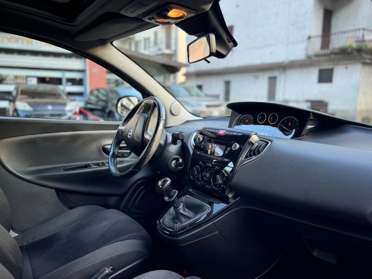 Lancia Ypsilon 1.2 5 porte GPL - EDIZIONE LIMITATA: TETTO PANORAMICO - OK NEOPATENTATI