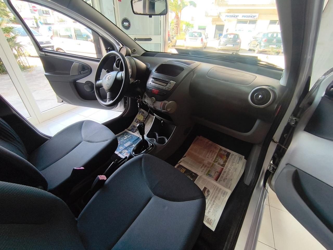 Toyota Aygo 1.0 12V VVT-i 5 porte Sol