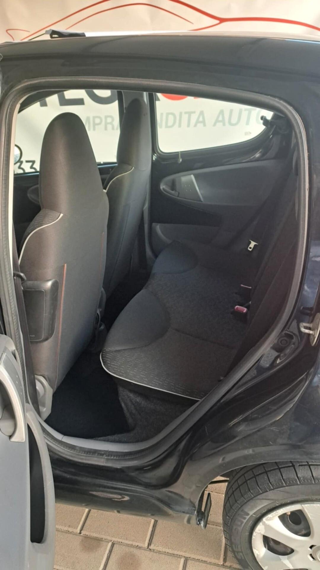 Peugeot 107 1.0 68CV 5p. Desir