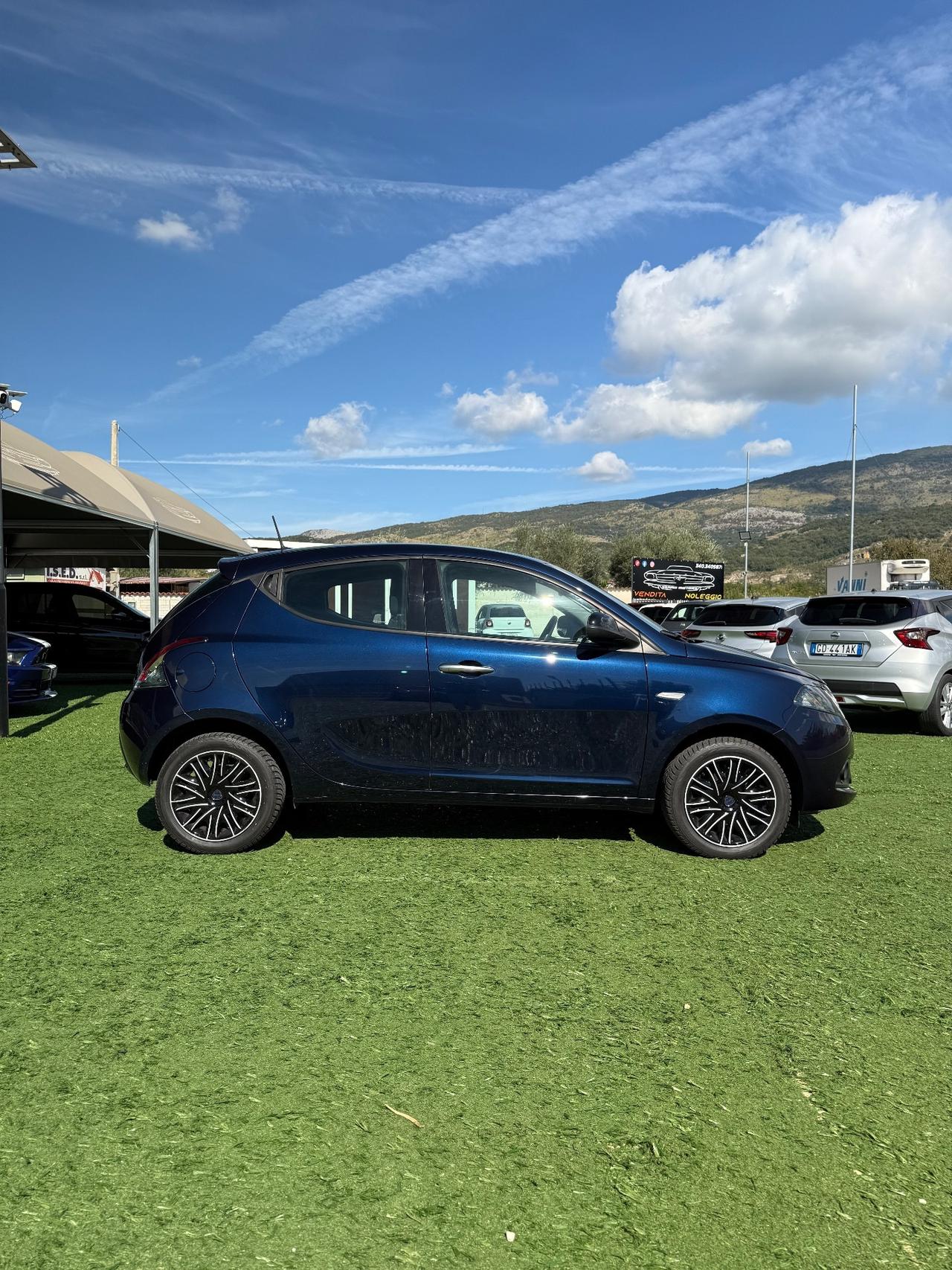 Lancia Ypsilon 1.0 5 porte Hybrid Gold