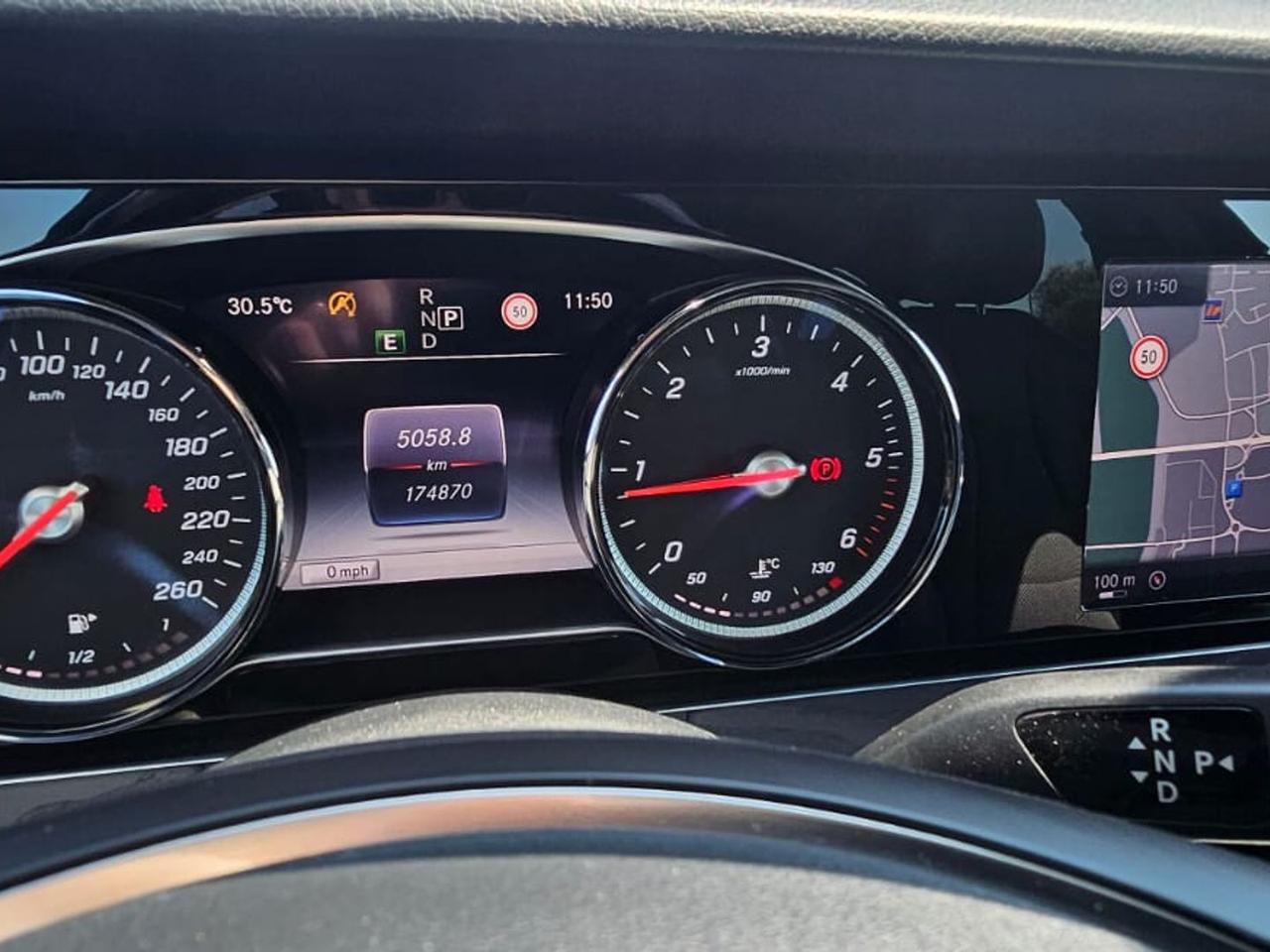 Mercedes-Benz E 220 E-Class E #6086