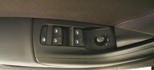 AUDI Q3 2.0 TDI 120 CV Business