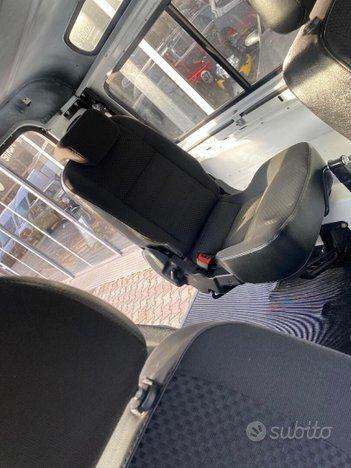 LAND ROVER Defender 90 2.2 TD4 Station Wagon n1