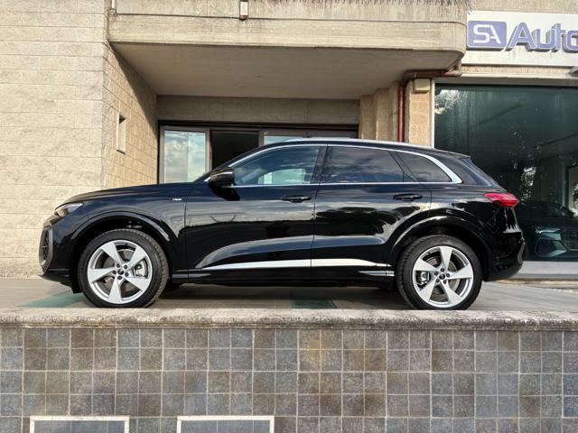 AUDI Q5 2.0 TDI mHEV+ S tronic quattro S line edition.