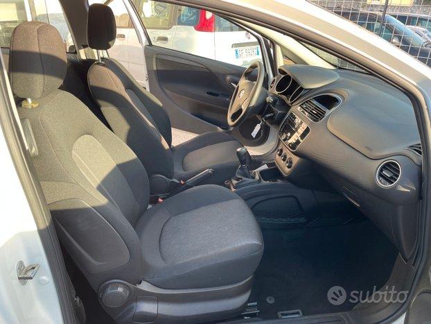 Fiat Punto 1.3 MJT 75CV 3 porte 5 posti OK NEOPATE