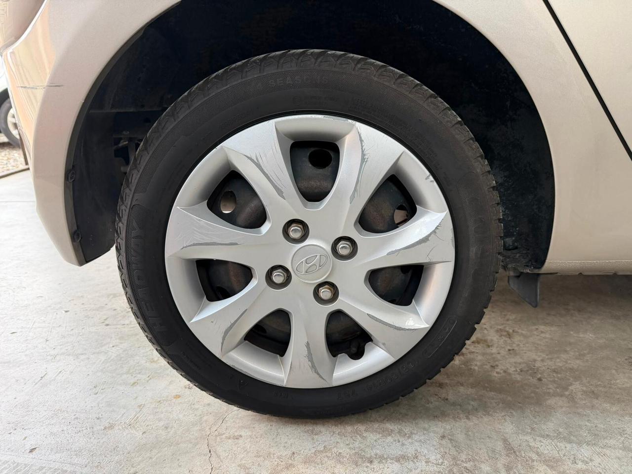 Hyundai i10 1.1cc LIKE 69cv - 24.000 KM REALI!