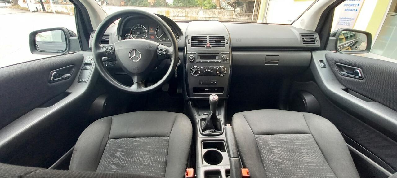 Mercedes-Benz Classe A 160 Benzina cc. 1.5 CV. 95 Cambio Manuale 5 Porte 5 Posti SOLO 62.060 KM. Utilizzabile anche per i Neopatentati.