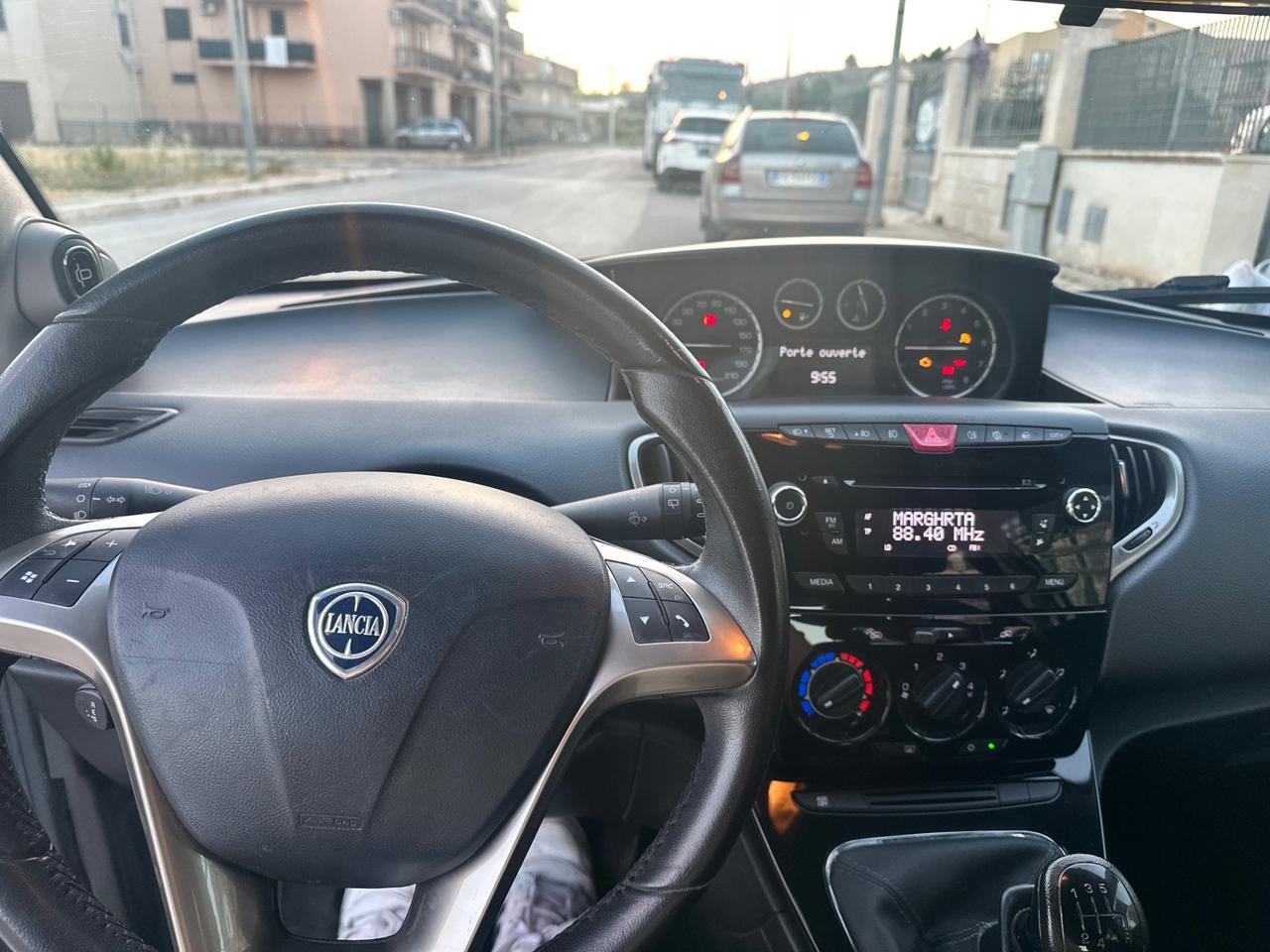 Lancia Ypsilon 1.2 69 CV 5 porte Gold