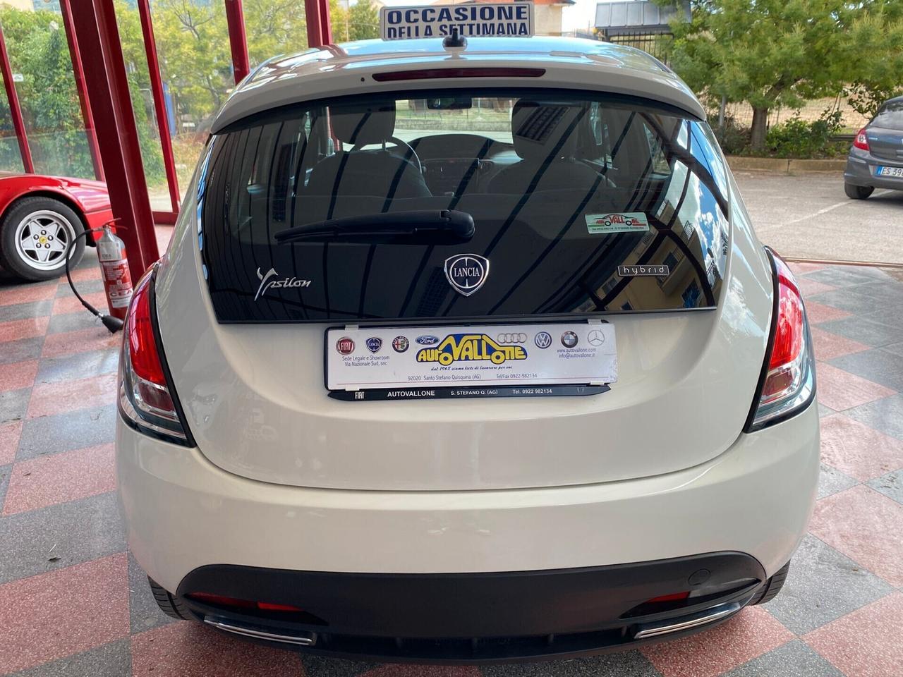 Lancia Ypsilon 1.0 Hybrid Silver