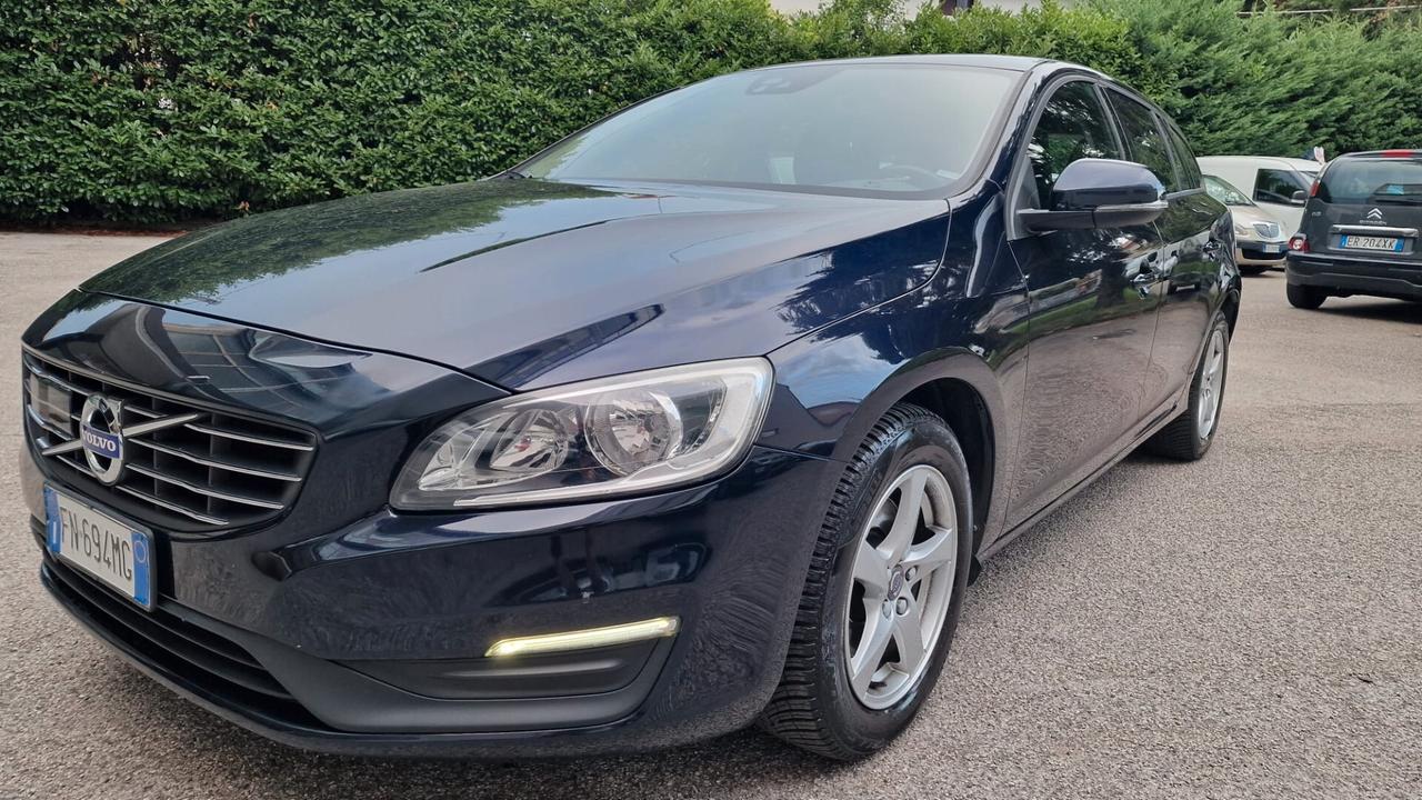 Volvo V60 D2 Geartronic Edition x Neopatentati